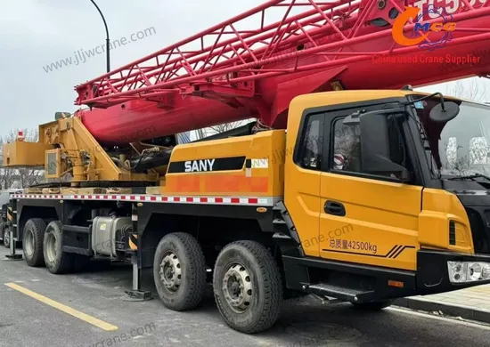 Một cần cẩu xe tải Sany 50 tấn được sản xuất vào năm 2023 trong điều kiện tuyệt vời.