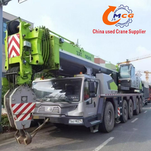 Một cần trục xe tải Zat2200H8 của Zoomlion 220 tấn, 8 phần trong điều kiện tuyệt vời, phù hợp cho tất cả các ứng dụng máy móc xây dựng hạng nặng.