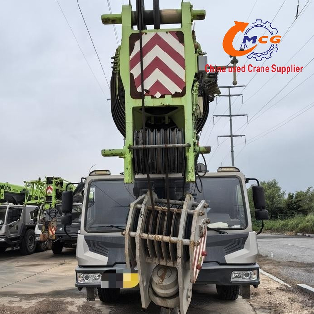 Cần bán: Cần cẩu xe tải Zoomlion 130 tấn ZTC1300H8 2021 đã qua sử dụng, tình trạng tốt.