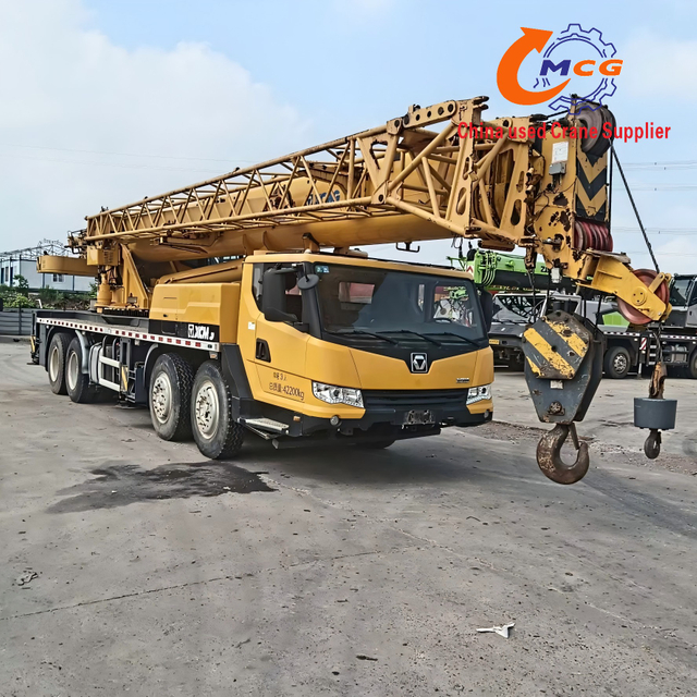 Cần cẩu xe tải Sany 6 khúc 100 tấn mẫu 2025 có tính năng vượt trội
